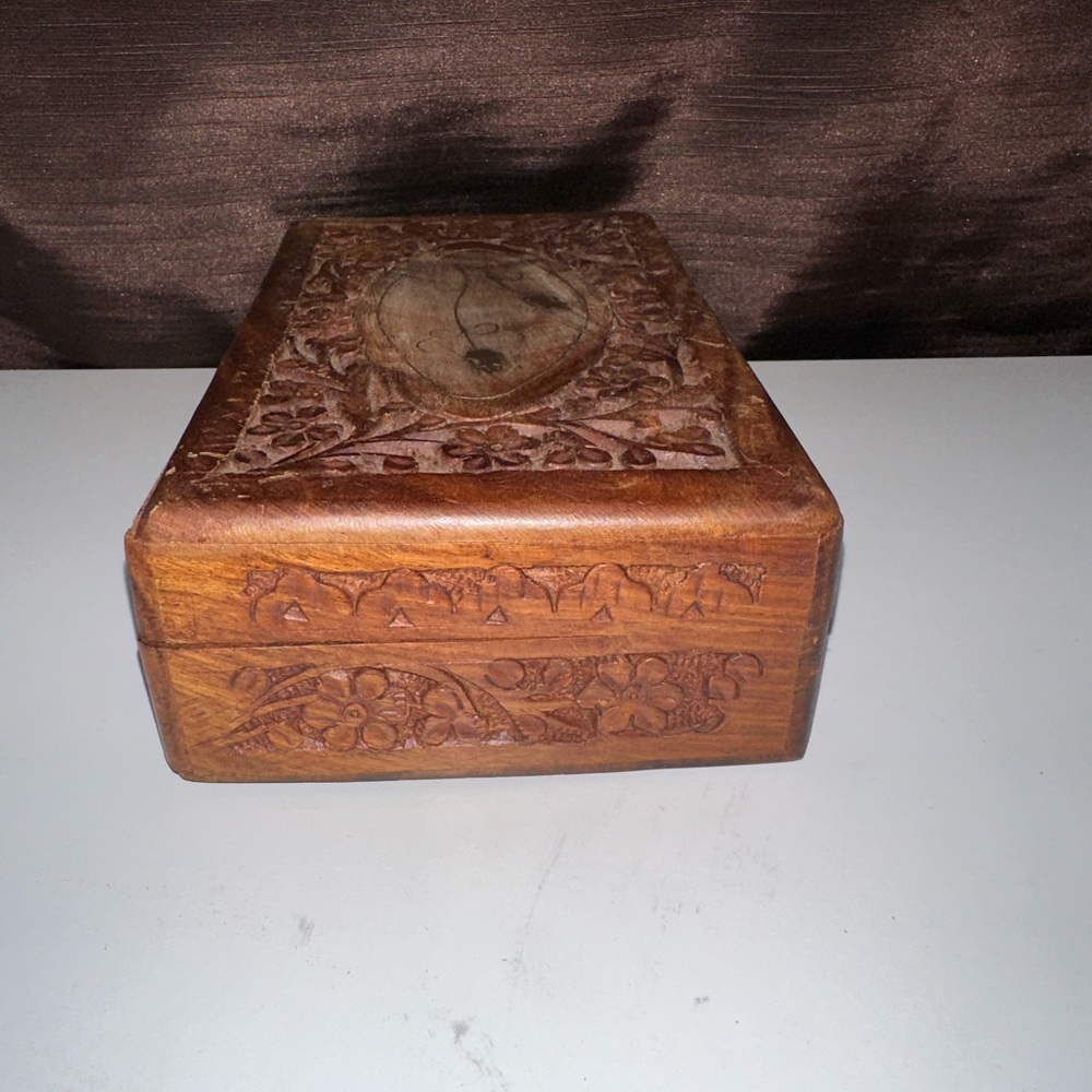 Vintage Hand Carved Floral/Brass Wooden Jewelry/Trinket Box /Made in INDIA 🇮🇳 - Picture 5 of 13